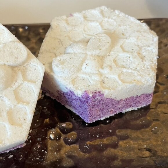 Hand crafted hydrating premium  "get your glow on" floral spa scent bath bomb - Picture 6 of 12